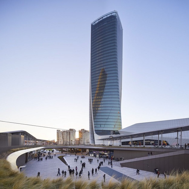 The Generali Tower in Milan photo